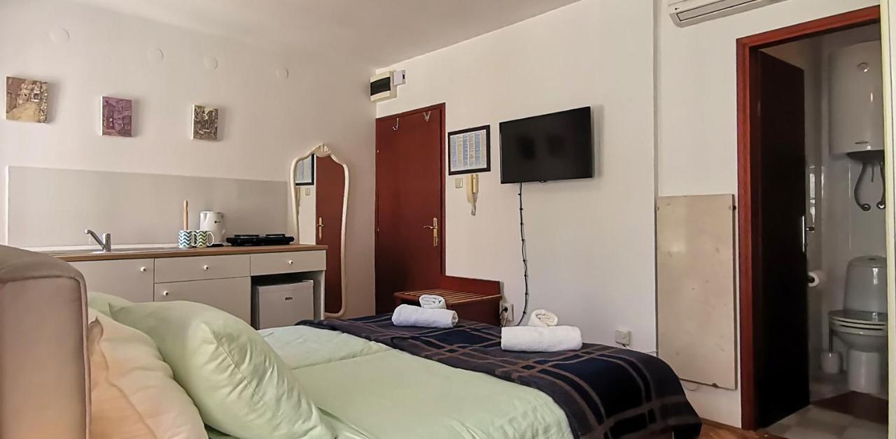 Studio Apartment L&G โรวีน ภายนอก รูปภาพ