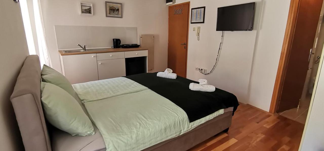 Studio Apartment L&G โรวีน ภายนอก รูปภาพ